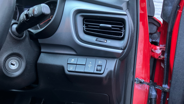 Kia Stonic 1.4 MPi 2 5dr Petrol Estate